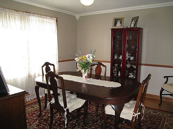 4th image of 606 Park St
