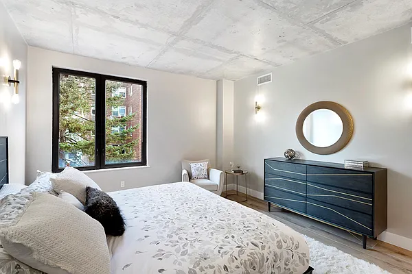 Rented by Safdie Realty Group | media 15