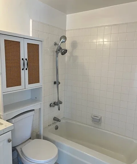 Beach House Apartments — Photo 10