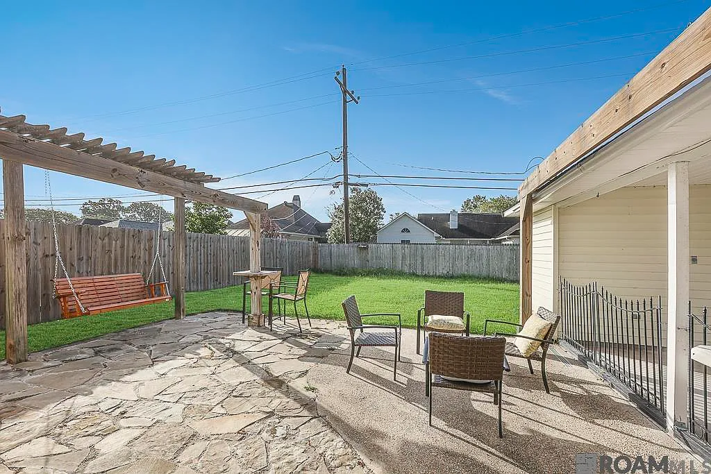 3 bed, 1384 sqft, $1,850 — Photo 4