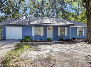 102 Laurel Ln, Kingsland, GA 31548