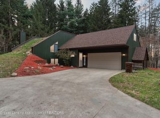 12684 Upton Rd, Bath, MI 48808