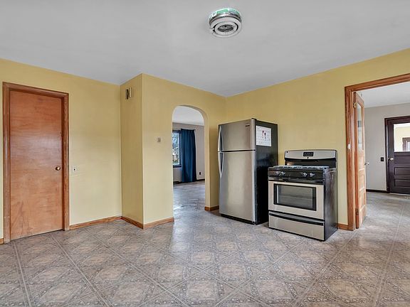 4th image of 417 W Goold St