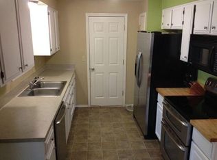 379 SE 5th St, Dundee, OR 97115