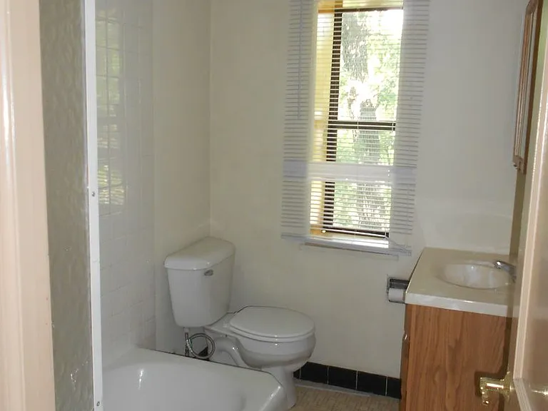 905 Kilian Blvd SE — Photo 15