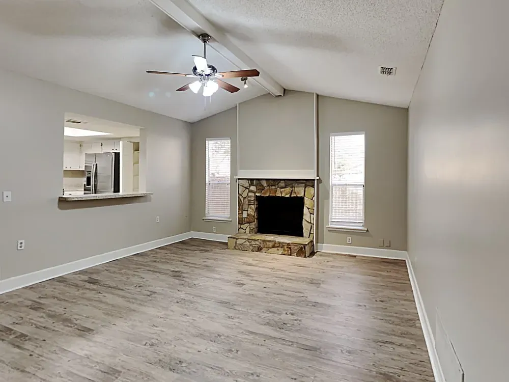 1060 Lana Ct — Photo 2