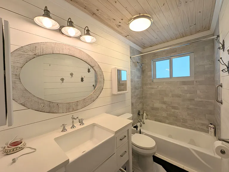 230 Robert Ct — Photo 17