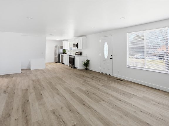 4th image of 372 N Overland Rd E