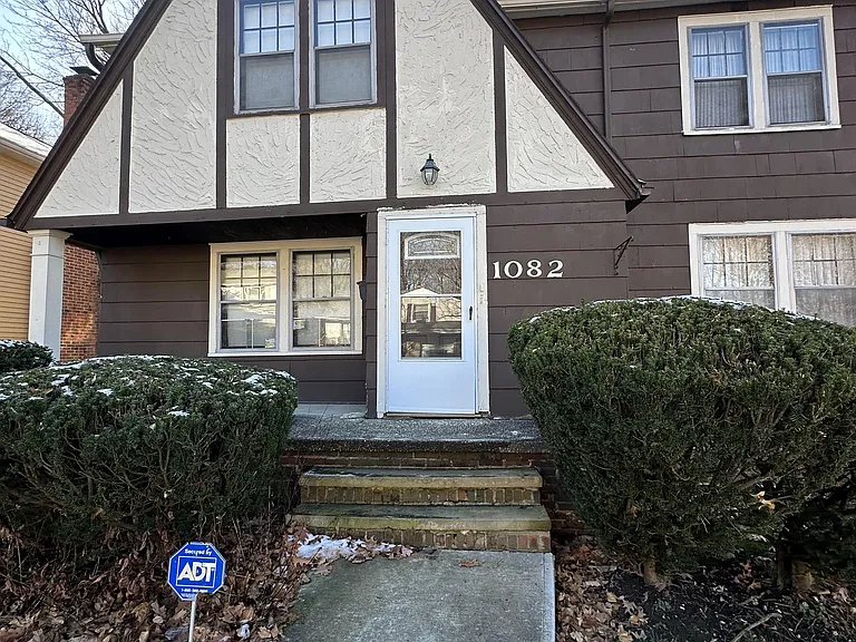 1082 Hillstone Rd #1 — Photo 1