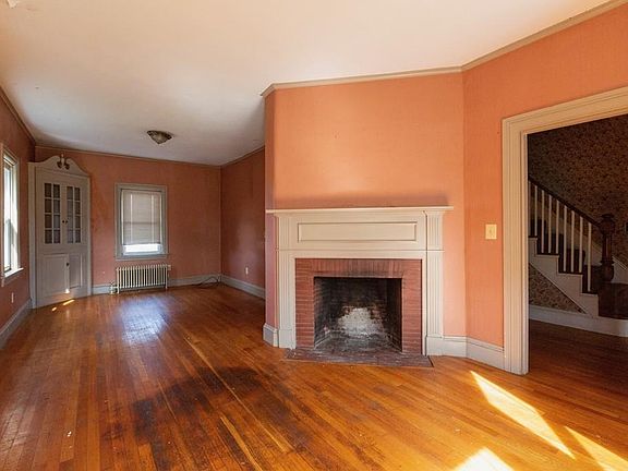 3rd image of 186 Vincent Ave