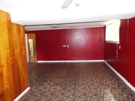 2nd image of 939 Parkrose Ave