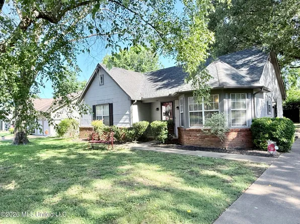 708 Woodsmoke Dr, Southaven, MS 38671