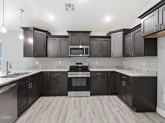 4th image of 119 S Hall St