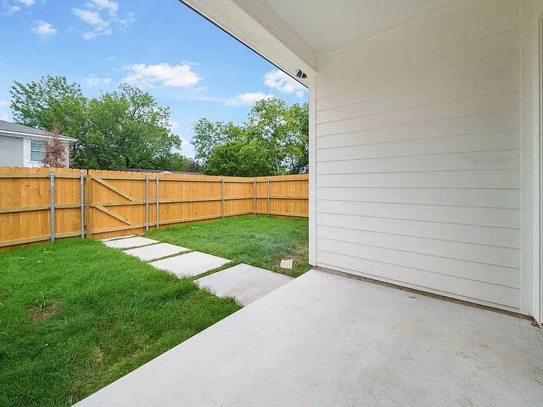 211 Lynn Dr — Photo 63