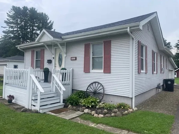 561 Wayne St, Corry, PA 16407