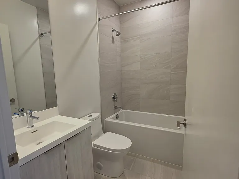 400 King St W #1201 — Photo 3