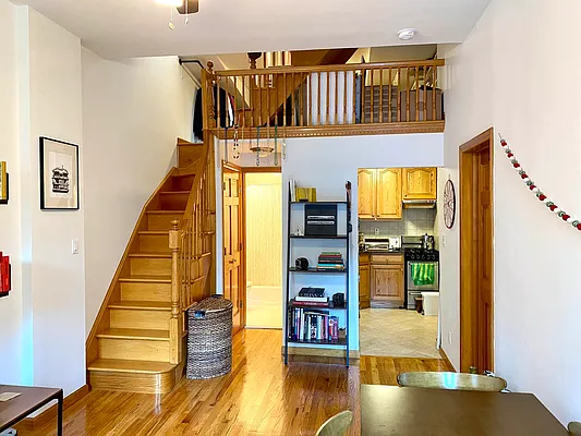 Rented by Harris Philip NYC | media 35