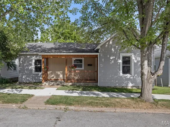 709 S 2nd St, De Soto, MO 63020