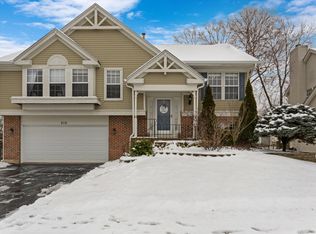 310 Meadow Lakes Blvd, Aurora, IL