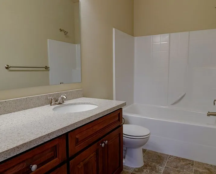 1643 Burnside Pl — Photo 4