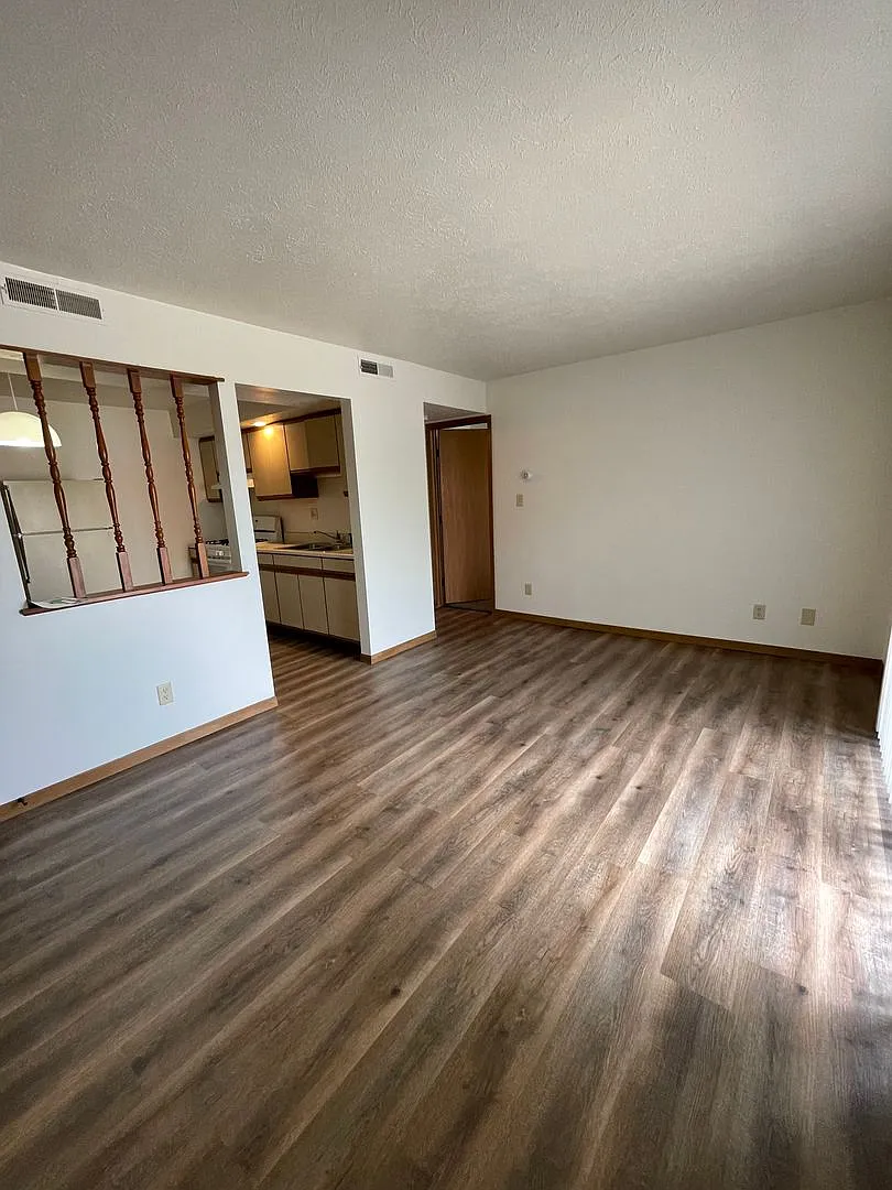 Building Photo - 435 S Silverwood Ln #2
