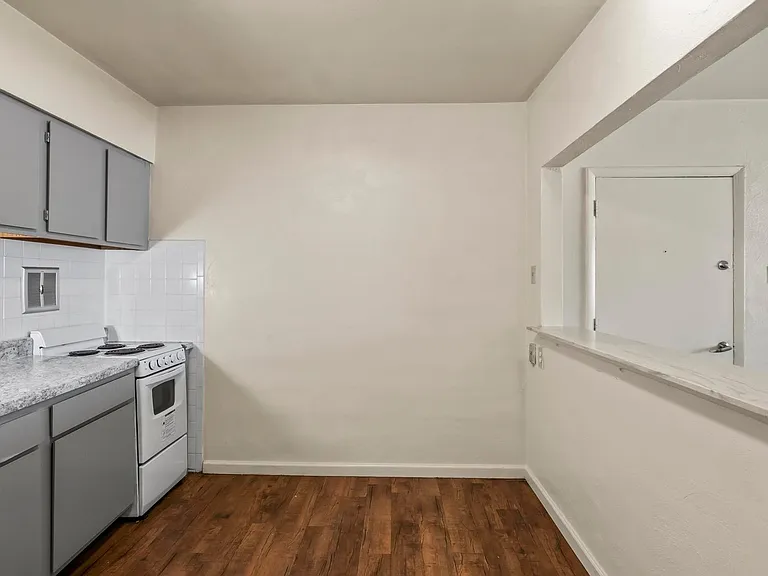 Westport Edge Apartments — Photo 47