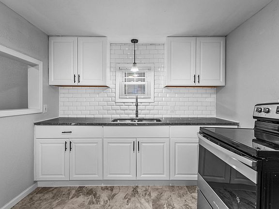 3rd image of 1718 Stewart Ave