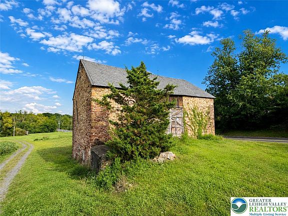 3rd image of 3016 Moyer Rd