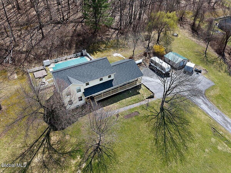 4th image of 641 Knickerbocker Road