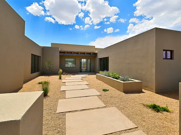 106 Paseo Aragon, Santa Fe, NM 87506