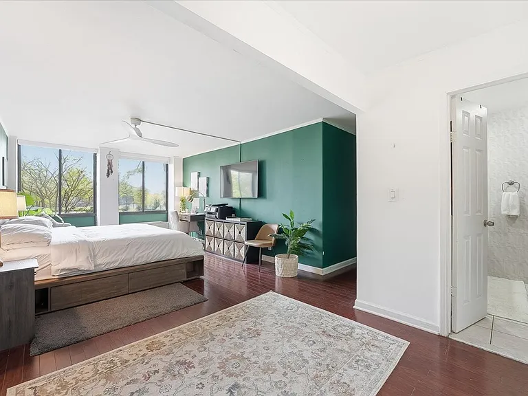 300 Winston Dr #L5 — Photo 13