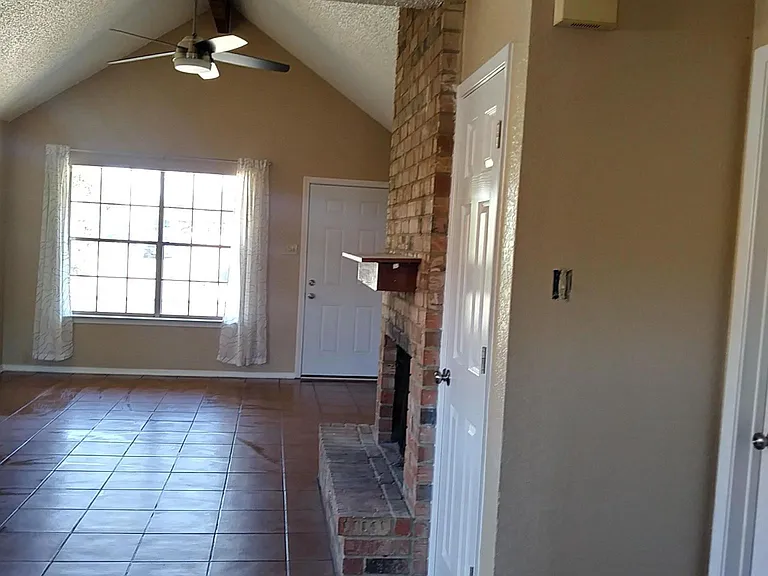 522 Matt Ln — Photo 3