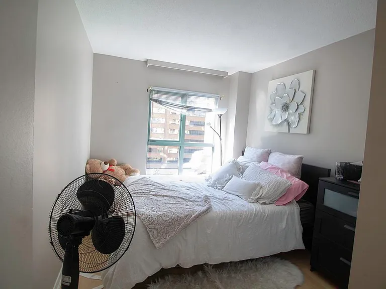 1188 Howe St #802 — Photo 12