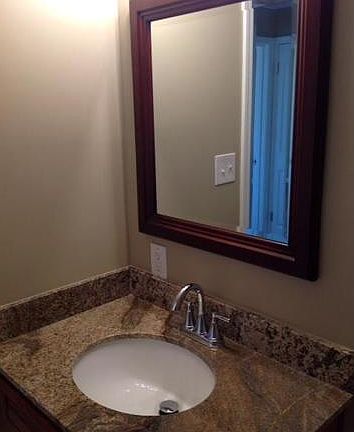 5th image of 5821 Blackthorne Ave