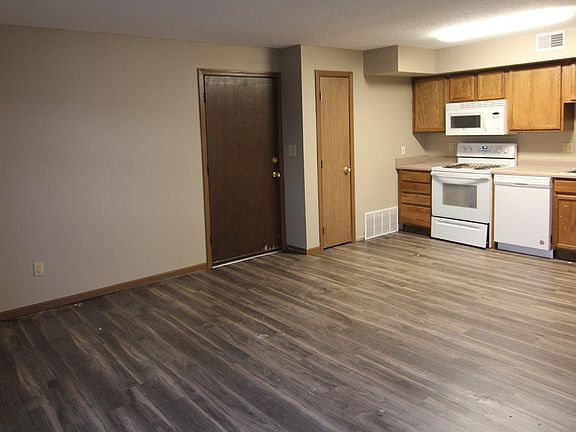 3rd image of 1124 Oakcrest St APT 4