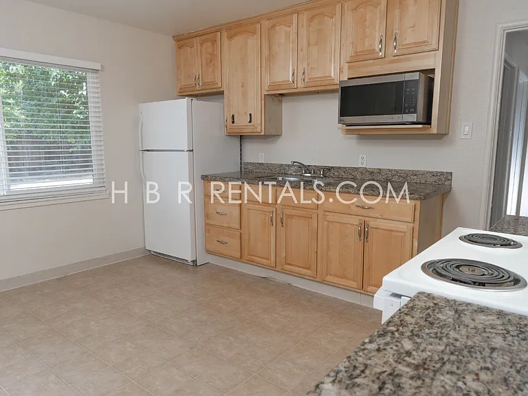 1261 N Tracy Blvd — Photo 9