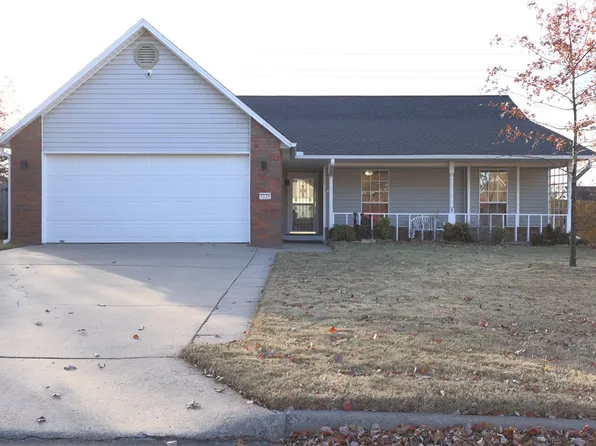 1325 N Genoa Ave, Fayetteville, AR 72704