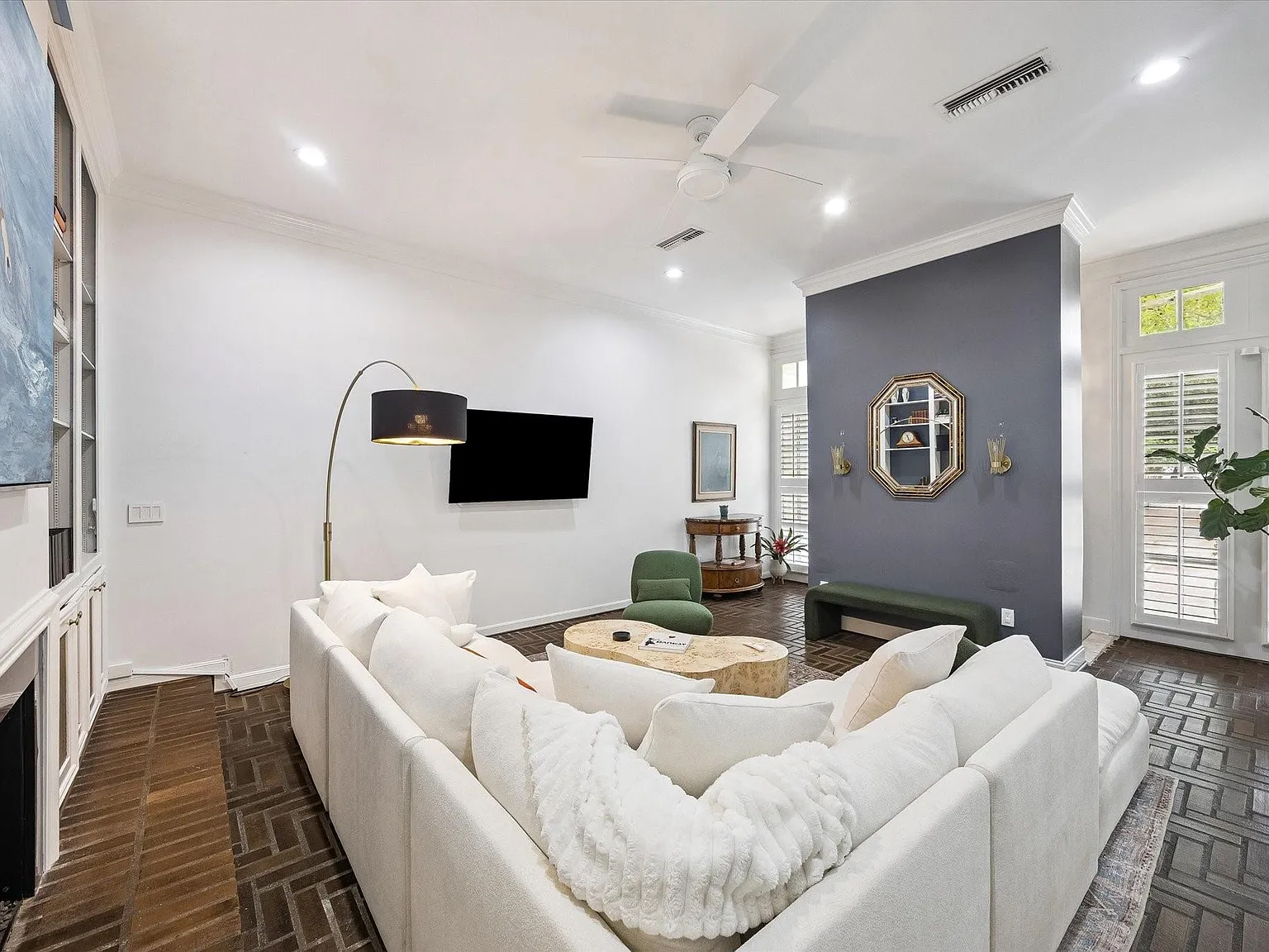 2 bed, 2.5 bath, 2372 sqft, $3,500 — Photo 3