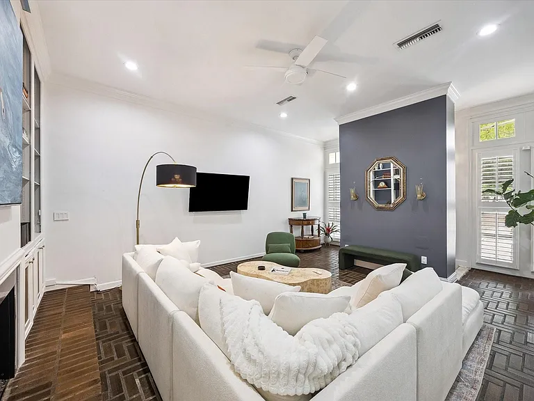 2220 Fulham Ct — Photo 3