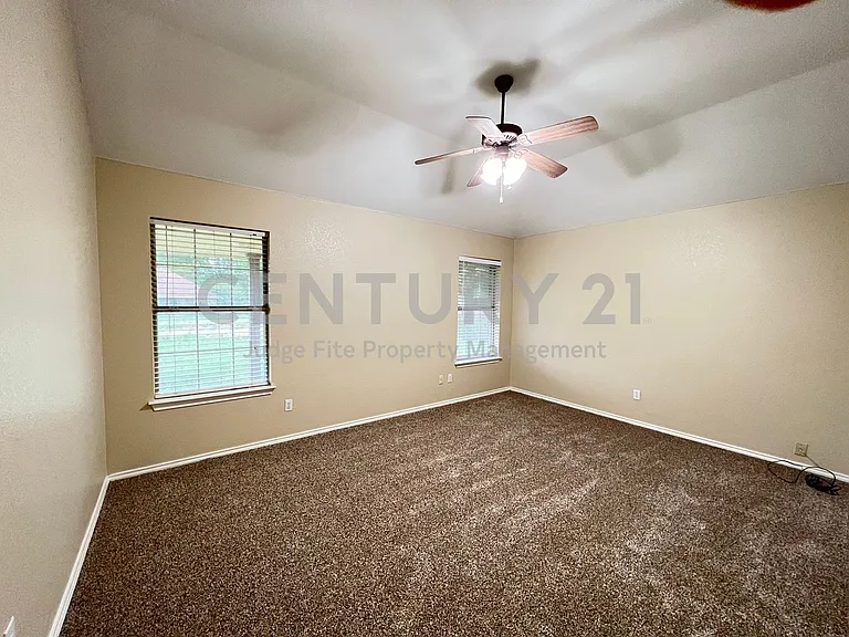 788 Robin Ct — Photo 10