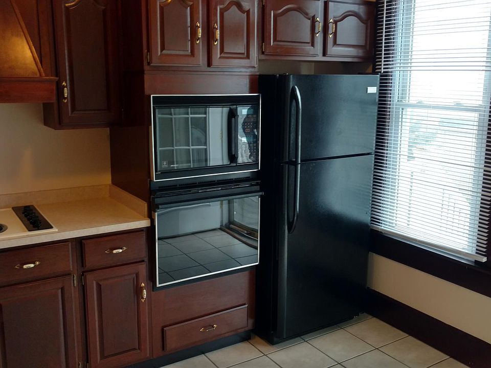 1st image of 1058 1/2 Linden Ave