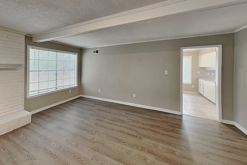 3 bed, 2.0 bath, 1584 sqft, $1,599 — Photo 3