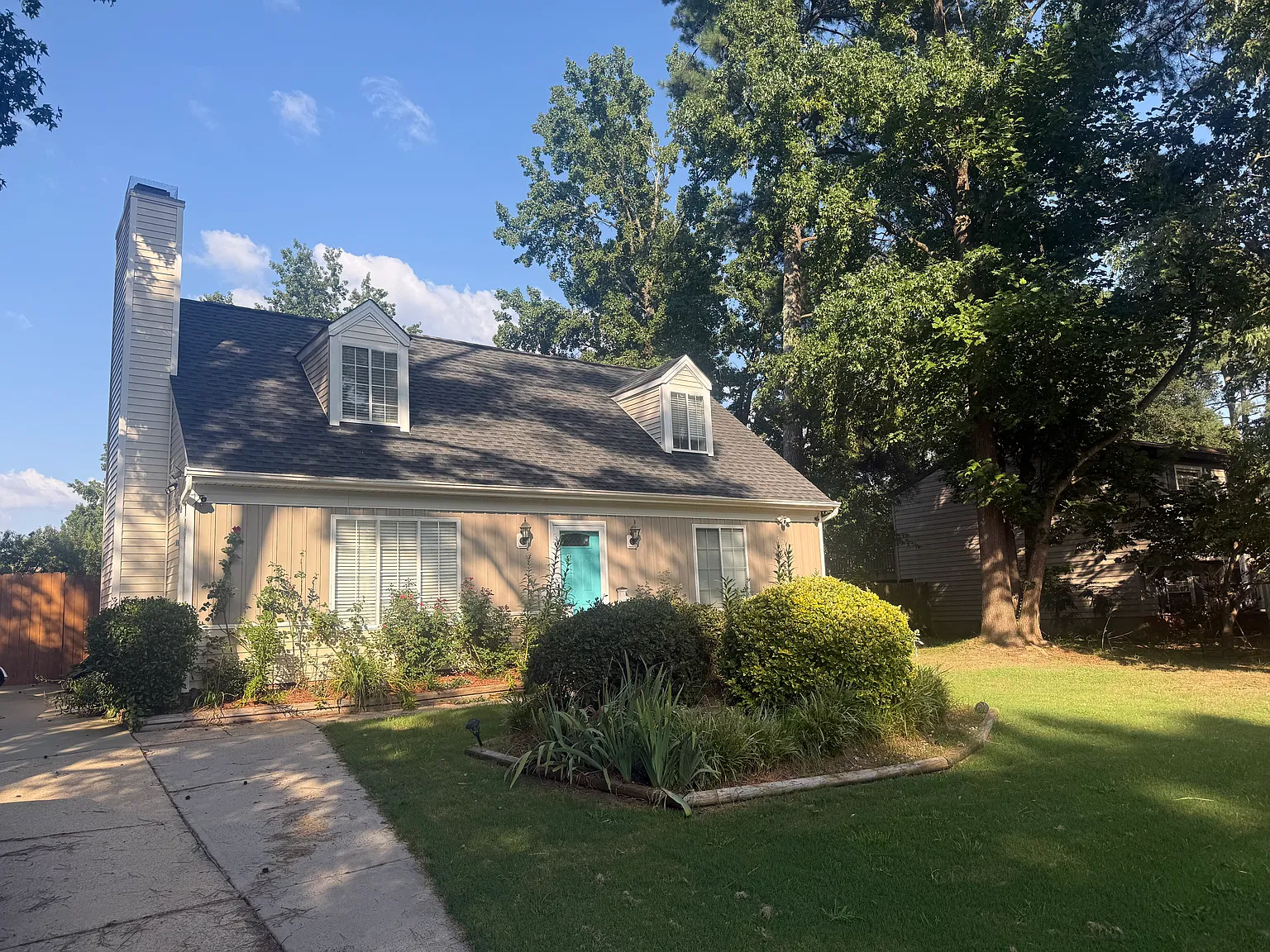 3 bed, 2.5 bath, 1404 sqft, $1,900 — Photo 1