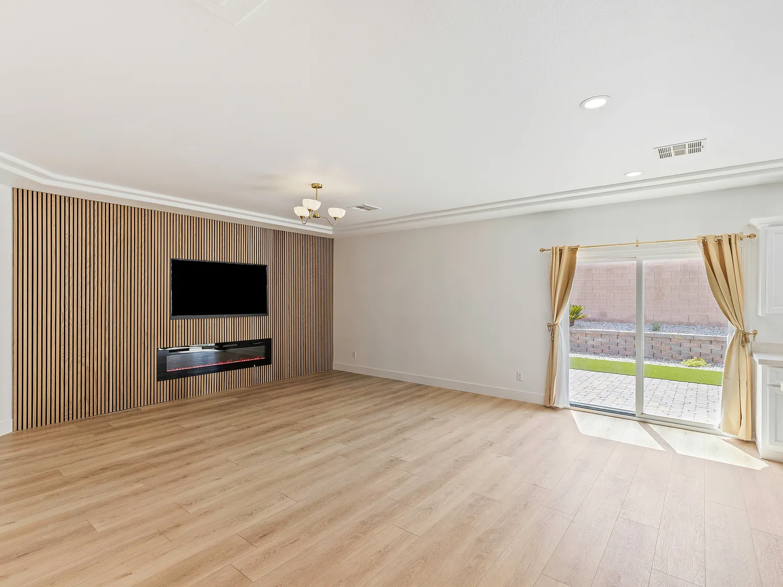5 bed, 4.5 bath, 4299 sqft, $4,850 — Photo 3