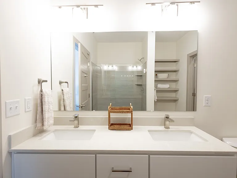 Allure Apartments — Photo 32