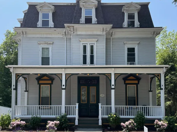 200 Church St APT 3, Newton, MA 02458