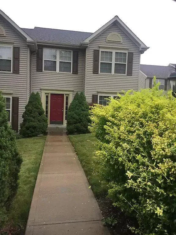 3 bed, 2.5 bath, 1200 sqft, $2,300 — Photo 1