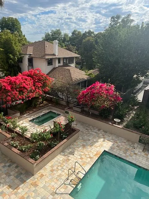 Windrose Place Pasadena — Photo 1