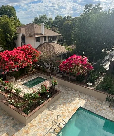 Windrose Place Pasadena — Photo 1