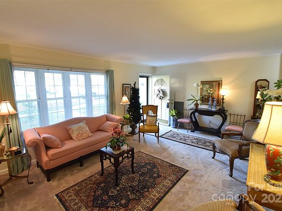 5th image of 623 S New Hope Rd APT 13